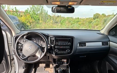 Mitsubishi Outlander III рестайлинг 3, 2017 год, 1 560 000 рублей, 3 фотография