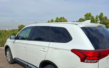 Mitsubishi Outlander III рестайлинг 3, 2017 год, 1 560 000 рублей, 6 фотография