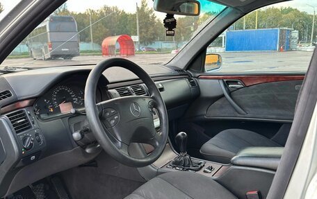 Mercedes-Benz E-Класс, 2001 год, 285 000 рублей, 8 фотография