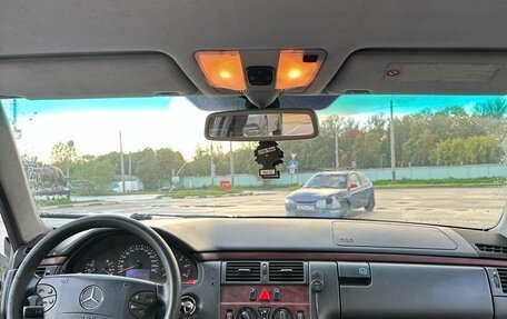 Mercedes-Benz E-Класс, 2001 год, 285 000 рублей, 12 фотография