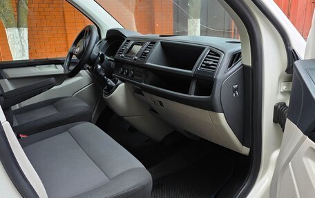 Volkswagen Transporter T6 рестайлинг, 2016 год, 1 770 000 рублей, 10 фотография