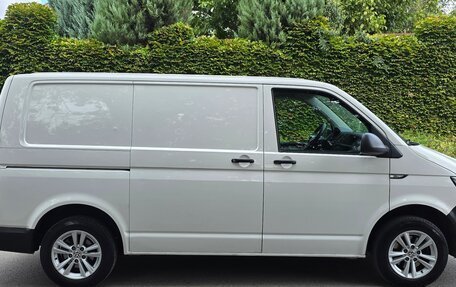 Volkswagen Transporter T6 рестайлинг, 2016 год, 1 770 000 рублей, 7 фотография