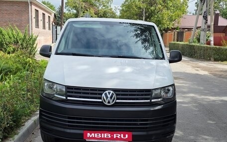 Volkswagen Transporter T6 рестайлинг, 2016 год, 1 770 000 рублей, 2 фотография