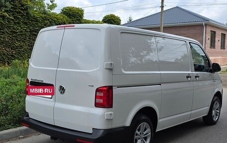 Volkswagen Transporter T6 рестайлинг, 2016 год, 1 770 000 рублей, 6 фотография