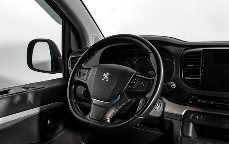 Peugeot Traveller I, 2021 год, 2 930 000 рублей, 16 фотография
