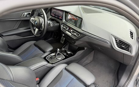 BMW 1 серия, 2022 год, 2 750 000 рублей, 11 фотография