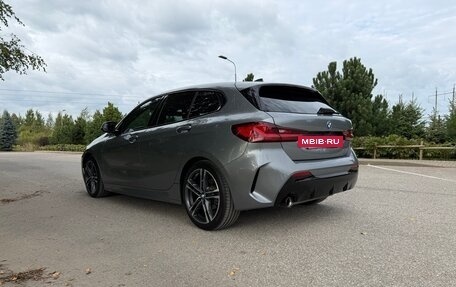 BMW 1 серия, 2022 год, 2 750 000 рублей, 3 фотография