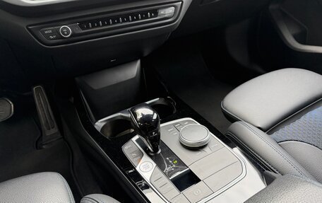 BMW 1 серия, 2022 год, 2 750 000 рублей, 26 фотография