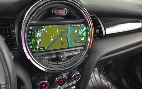 MINI Hatch, 2018 год, 1 360 000 рублей, 13 фотография