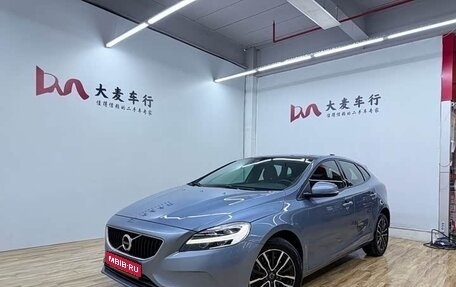 Volvo V40 II рестайлинг, 2018 год, 950 777 рублей, 1 фотография
