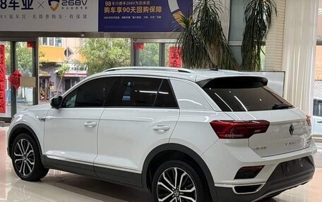 Volkswagen T-Roc I, 2022 год, 1 800 008 рублей, 6 фотография