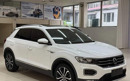 Volkswagen T-Roc I, 2022 год, 1 800 008 рублей, 3 фотография