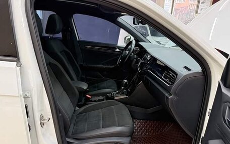 Volkswagen T-Roc I, 2022 год, 1 800 008 рублей, 17 фотография