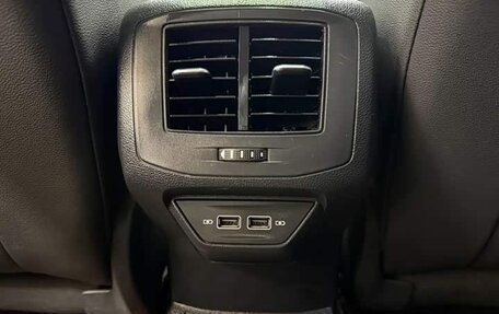 Volkswagen T-Roc I, 2022 год, 1 800 008 рублей, 21 фотография