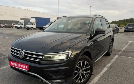 Volkswagen Tiguan II, 2019 год, 2 430 000 рублей, 2 фотография