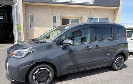 Toyota Sienta, 2022 год, 1 100 217 рублей, 3 фотография
