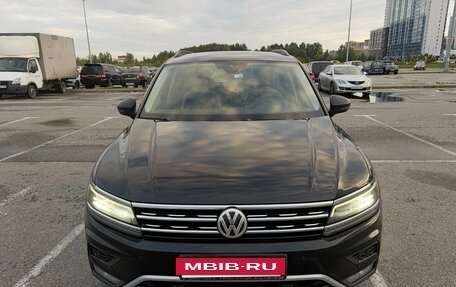 Volkswagen Tiguan II, 2019 год, 2 430 000 рублей, 3 фотография