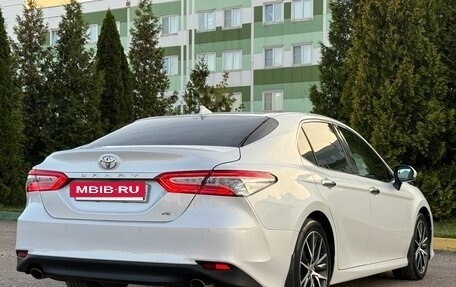 Toyota Camry, 2021 год, 2 990 000 рублей, 10 фотография