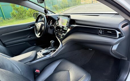 Toyota Camry, 2021 год, 2 990 000 рублей, 30 фотография