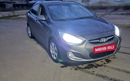 Hyundai Solaris II рестайлинг, 2012 год, 720 000 рублей, 4 фотография