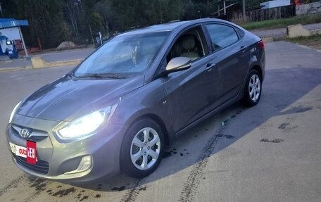 Hyundai Solaris II рестайлинг, 2012 год, 720 000 рублей, 3 фотография