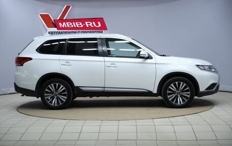 Mitsubishi Outlander III рестайлинг 3, 2019 год, 2 190 000 рублей, 4 фотография