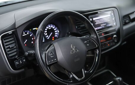 Mitsubishi Outlander III рестайлинг 3, 2019 год, 2 190 000 рублей, 13 фотография