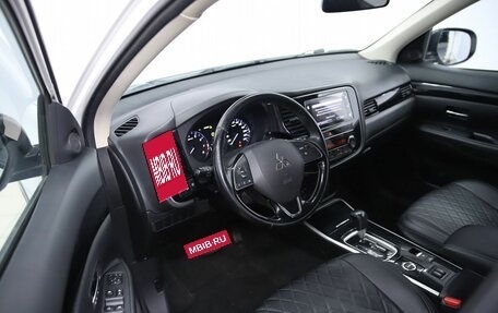Mitsubishi Outlander III рестайлинг 3, 2019 год, 2 190 000 рублей, 10 фотография