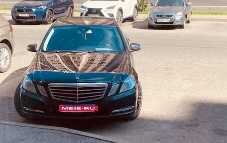 Mercedes-Benz E-Класс, 2012 год, 1 380 000 рублей, 2 фотография
