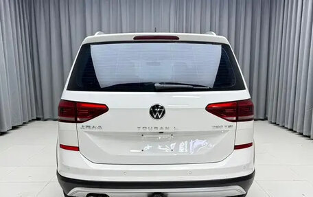 Volkswagen Touran III, 2023 год, 1 454 911 рублей, 5 фотография