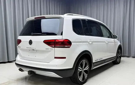 Volkswagen Touran III, 2023 год, 1 454 911 рублей, 6 фотография
