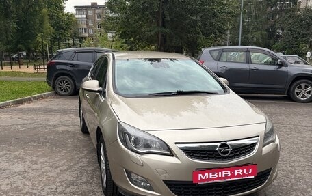 Opel Astra J, 2010 год, 630 000 рублей, 2 фотография