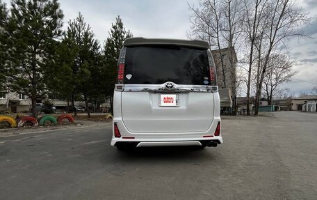 Toyota Voxy III, 2016 год, 2 100 000 рублей, 4 фотография