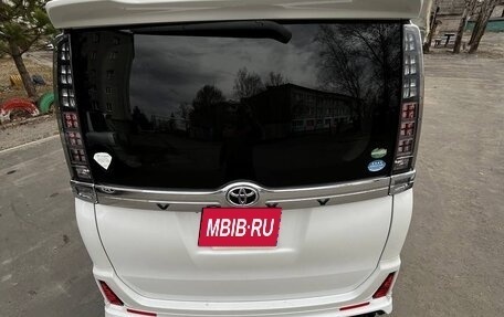 Toyota Voxy III, 2016 год, 2 100 000 рублей, 9 фотография