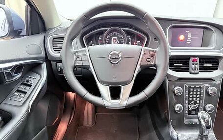 Volvo V40 II рестайлинг, 2018 год, 950 777 рублей, 11 фотография