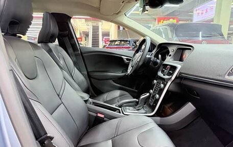 Volvo V40 II рестайлинг, 2018 год, 950 777 рублей, 10 фотография