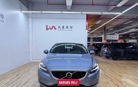 Volvo V40 II рестайлинг, 2018 год, 950 777 рублей, 2 фотография