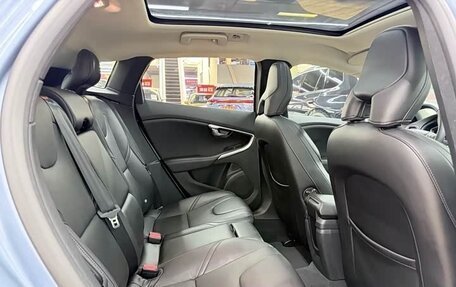 Volvo V40 II рестайлинг, 2018 год, 950 777 рублей, 15 фотография