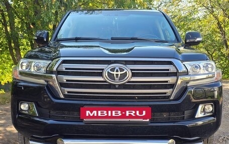 Toyota Land Cruiser 200, 2016 год, 6 850 000 рублей, 2 фотография