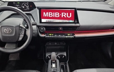 Toyota Prius IV XW50, 2023 год, 2 857 000 рублей, 13 фотография