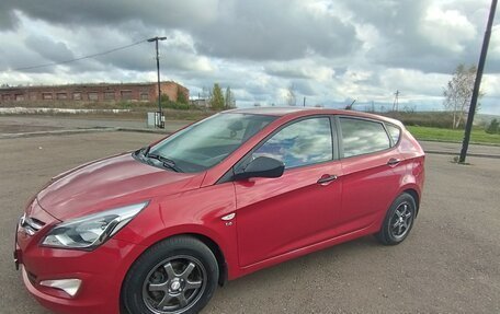Hyundai Solaris II рестайлинг, 2015 год, 920 000 рублей, 2 фотография