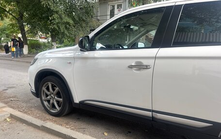 Mitsubishi Outlander III рестайлинг 3, 2019 год, 2 030 000 рублей, 5 фотография