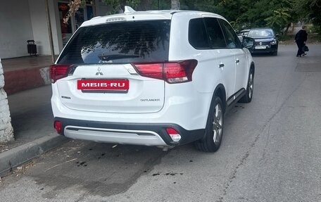 Mitsubishi Outlander III рестайлинг 3, 2019 год, 2 030 000 рублей, 4 фотография