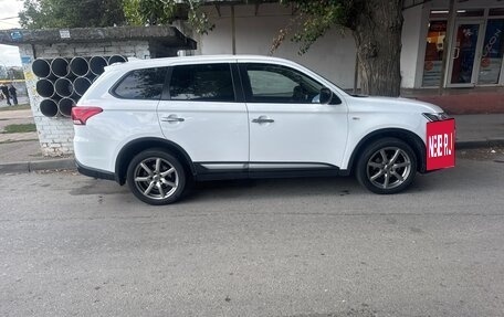 Mitsubishi Outlander III рестайлинг 3, 2019 год, 2 030 000 рублей, 3 фотография