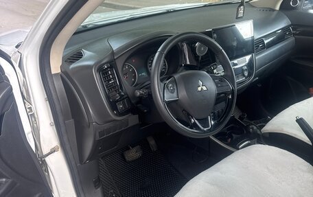 Mitsubishi Outlander III рестайлинг 3, 2019 год, 2 030 000 рублей, 6 фотография