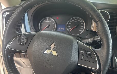 Mitsubishi Outlander III рестайлинг 3, 2019 год, 2 030 000 рублей, 9 фотография