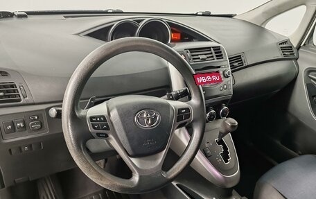 Toyota Verso I, 2013 год, 1 209 000 рублей, 13 фотография