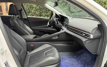 Hyundai Elantra, 2022 год, 1 375 000 рублей, 10 фотография