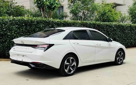 Hyundai Elantra, 2022 год, 1 375 000 рублей, 2 фотография