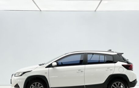 Toyota Yaris XP150 рестайлинг, 2022 год, 1 090 000 рублей, 3 фотография